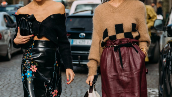 Como usar looks com saia de couro em qualquer ocasião — e arrasar sem esforço